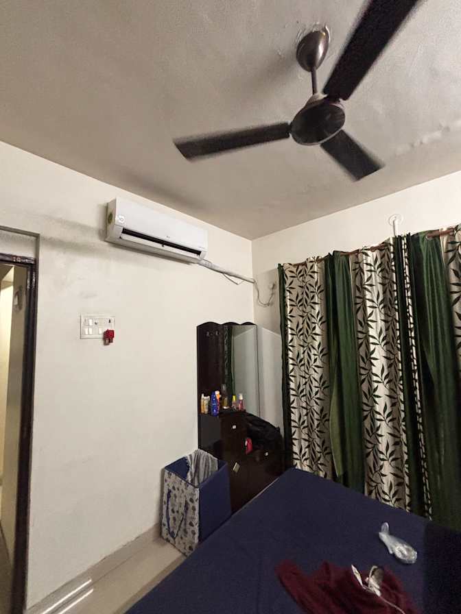 Manav Shinde's room