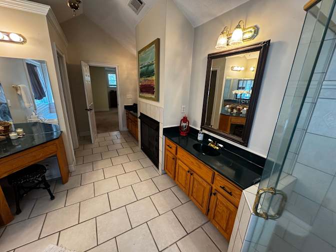 Alcove Rooms's room