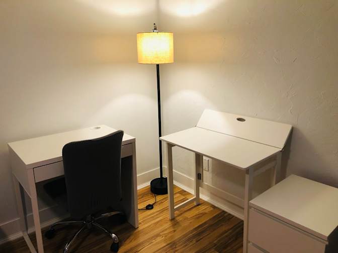 Fully Furnished's room