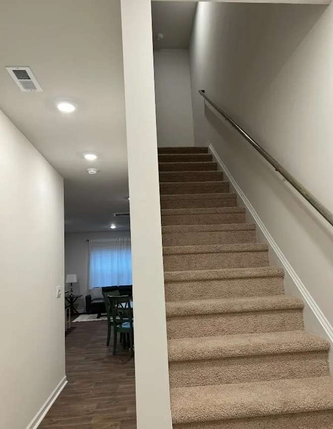 Alcove Rooms's room