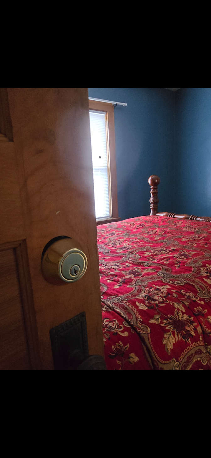 ROSALIE M BEDNARZ's room