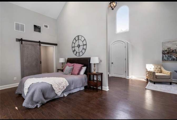 Alcove Rooms's room