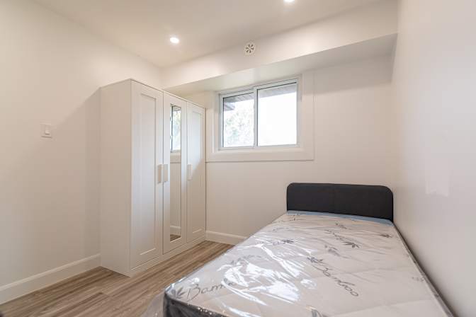 Linda Astafanos's room