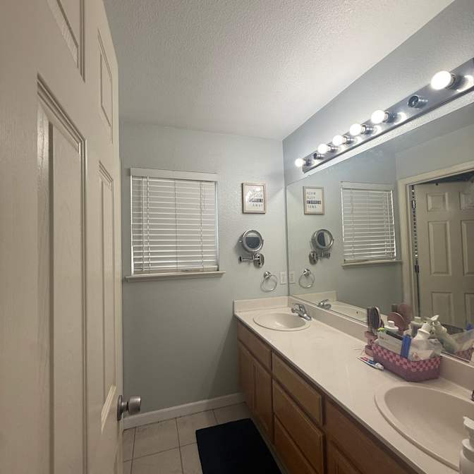 LuxeRealestate's room