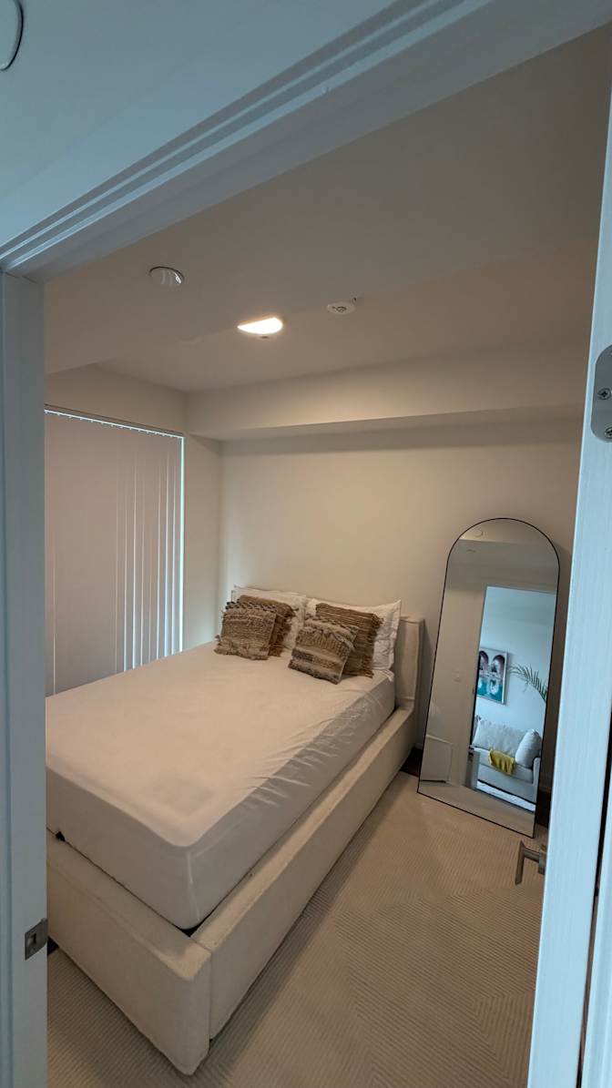 Abs Sims's room