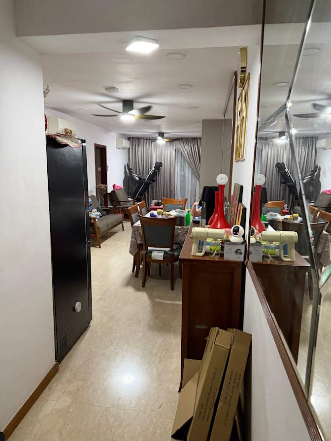 satish sugumar's room