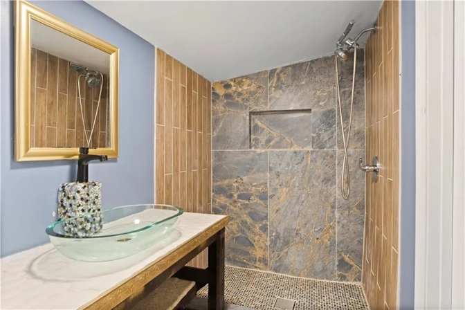Alcove Rooms's room
