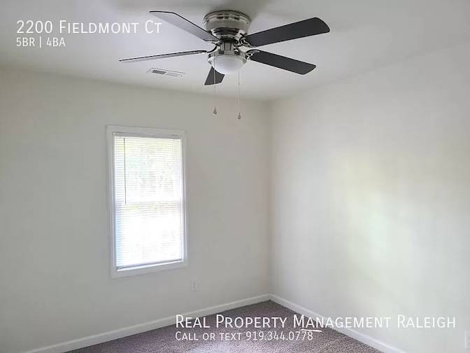 Alcove Rooms's room