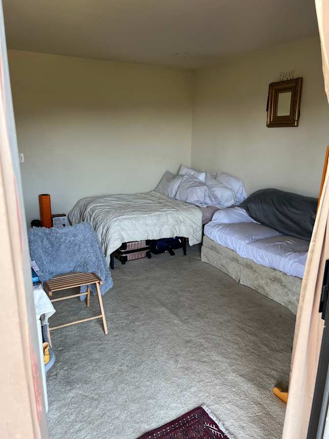 Mahdokht's room