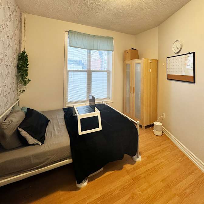 IFRAH USMANI's room