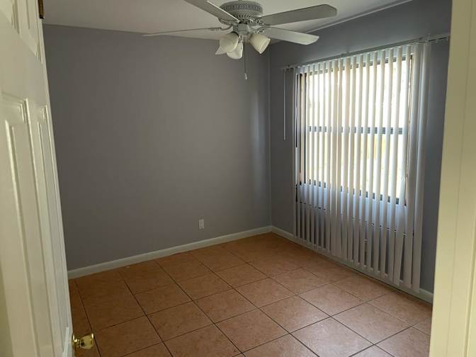 Tomas's room