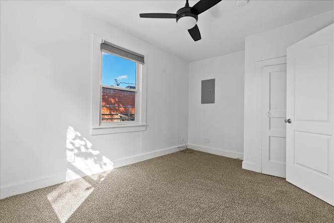 Alcove Rooms's room