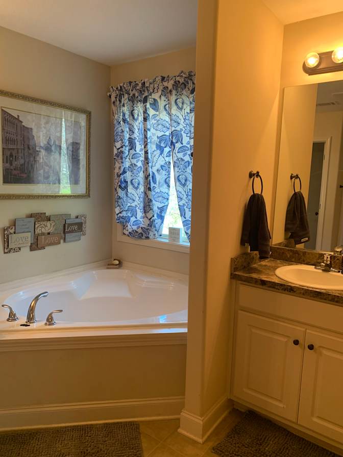 Carol Beth Mills's room