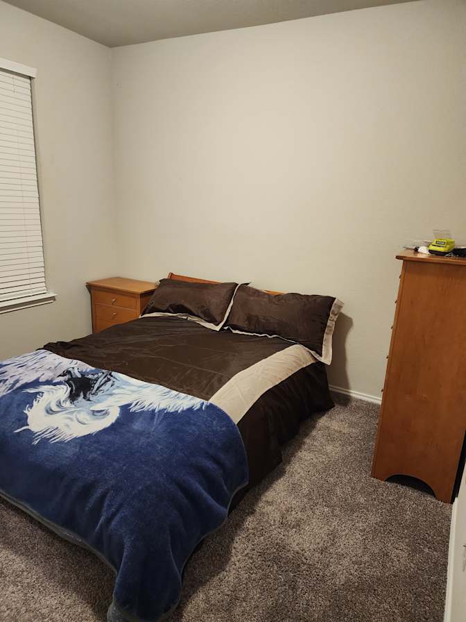 eliseo's room