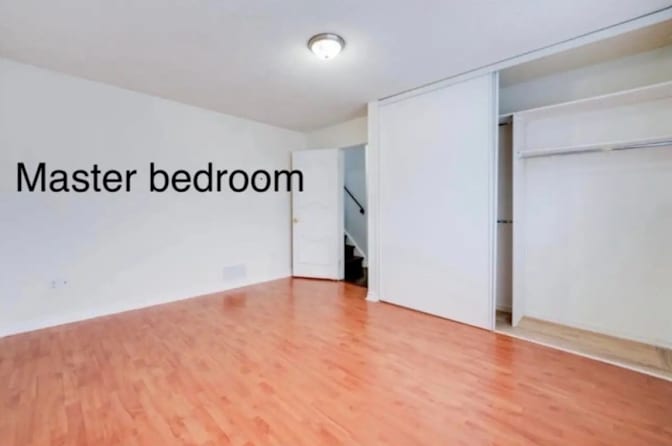 Saya's room