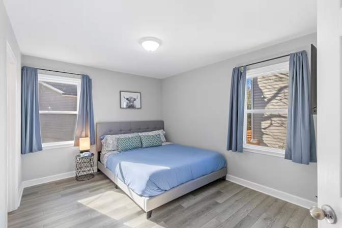 Alcove Rooms's room