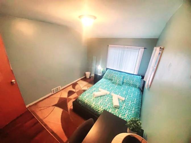European Home - Roommate Needed's room