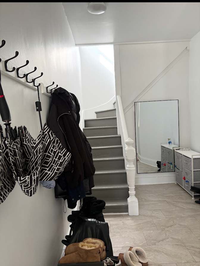 marc mandel's room