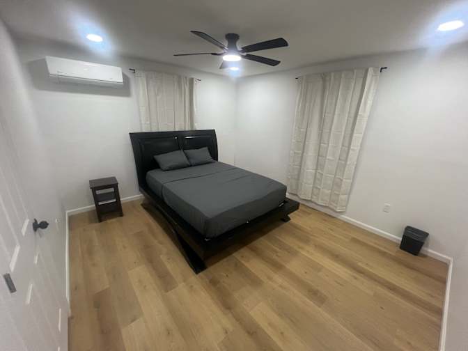 Leslie's room