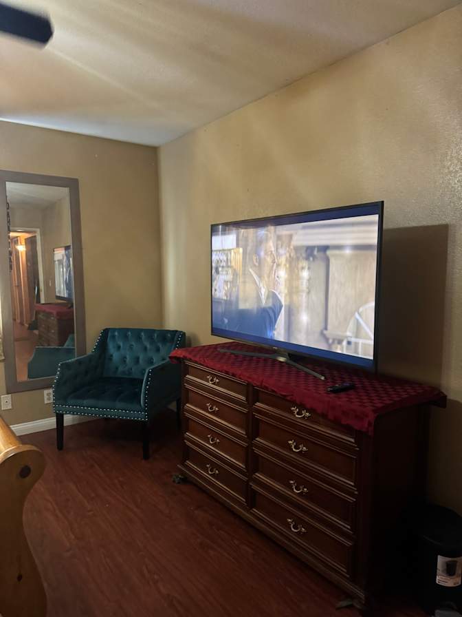 Hender's room