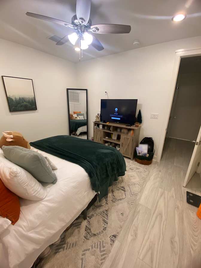 niloufar's room