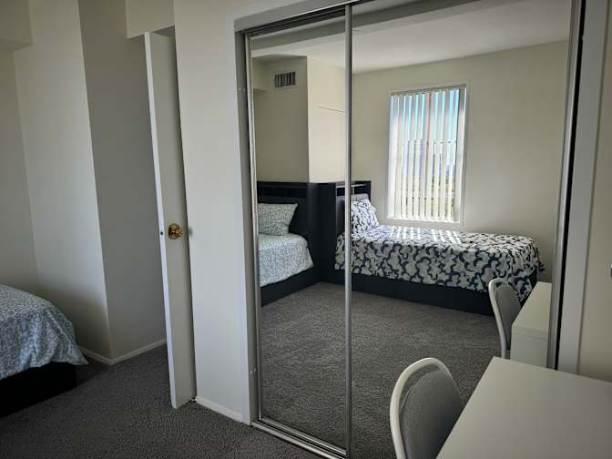 JENNIFER Lok's room