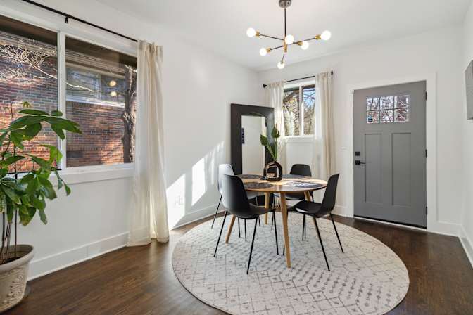 Alcove Rooms's room