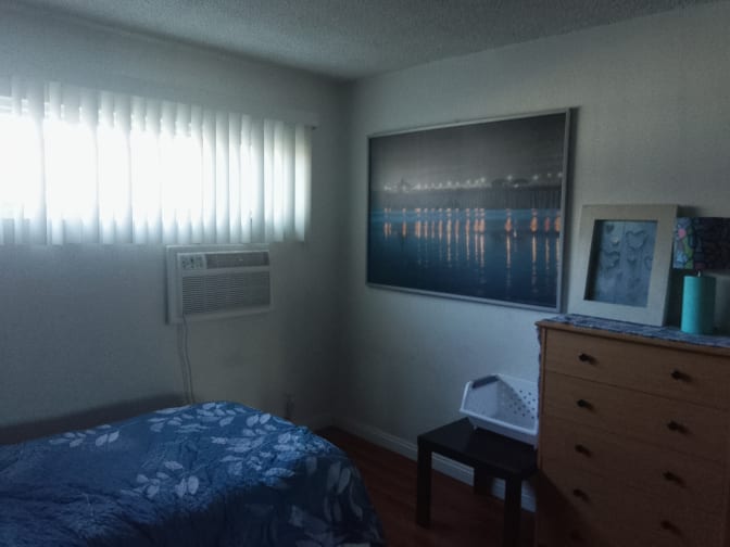 Burbank Room's room