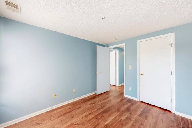 Alcove Rooms's room