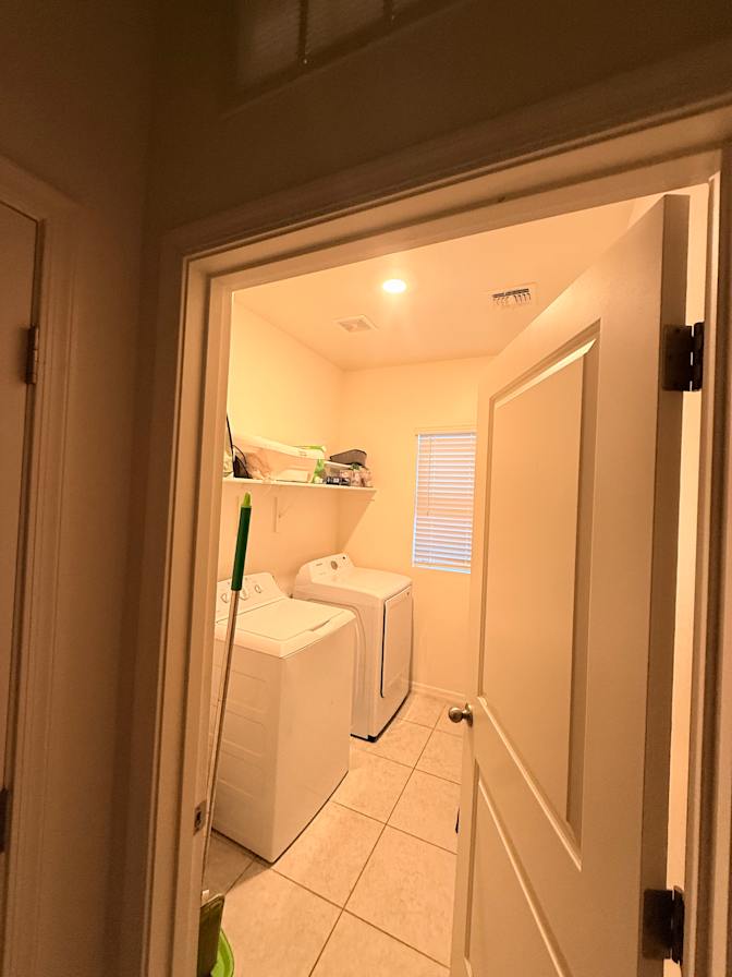 Cyntaya's room