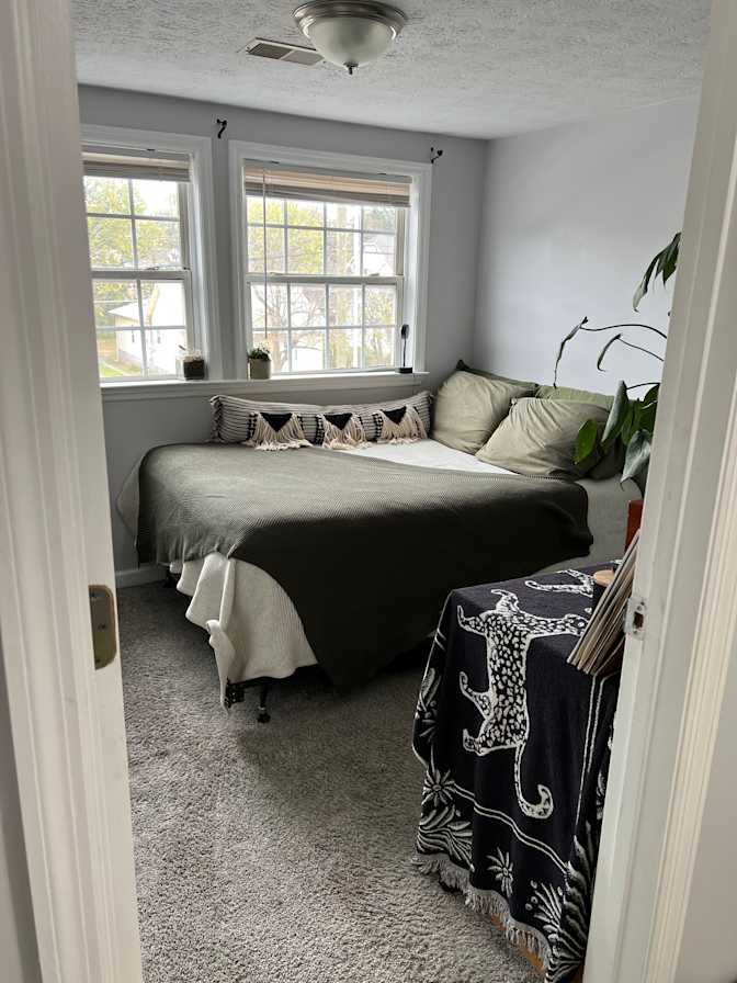 Reign's room
