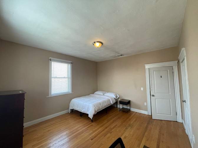 Bassem S.'s room