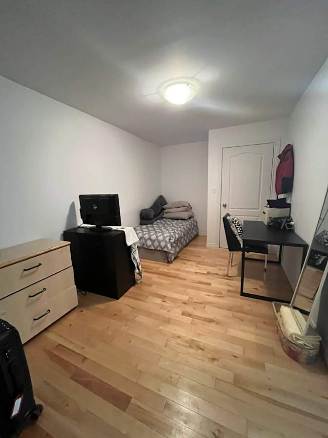 kristine-ann lat's room