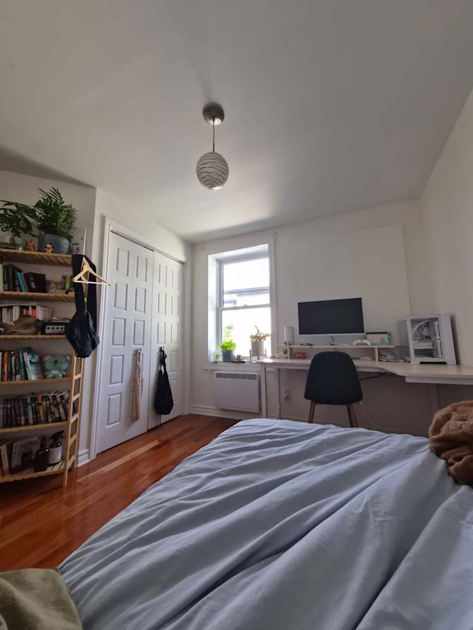Caroline's room