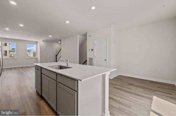 Room for Rent Modern Townhouse Near Crane Hwy's room