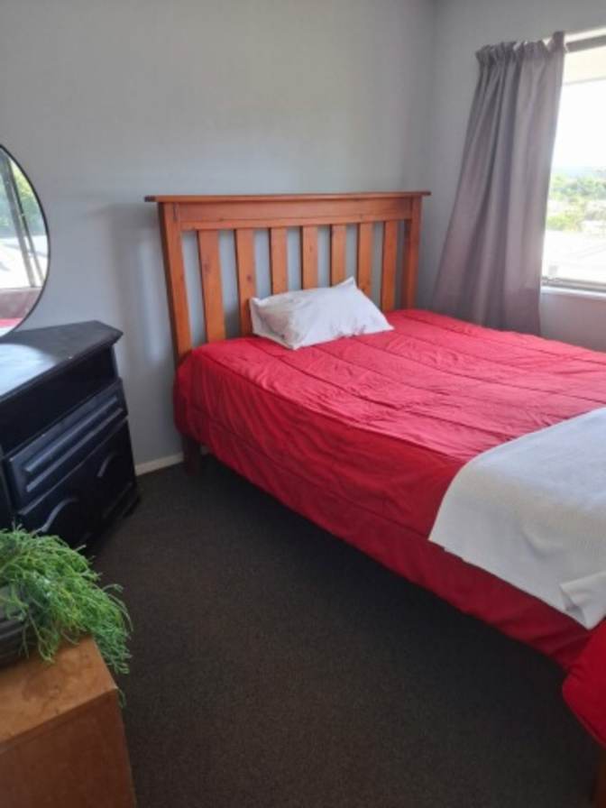 Lynley's room
