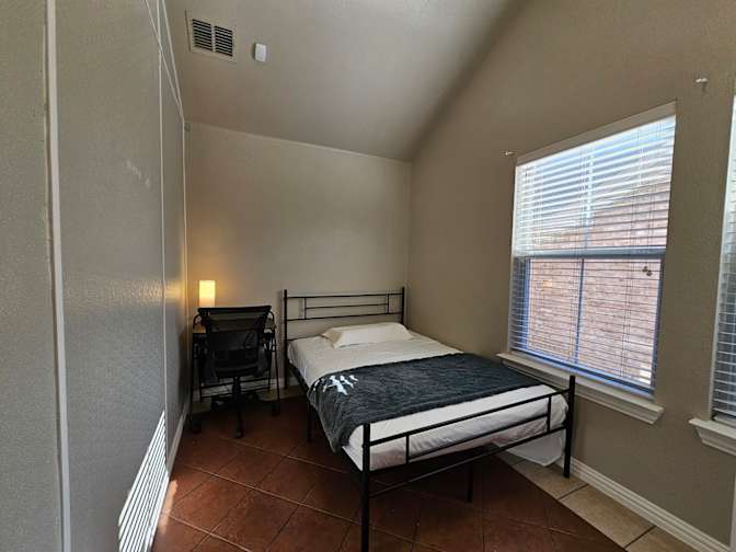 Sergio's room