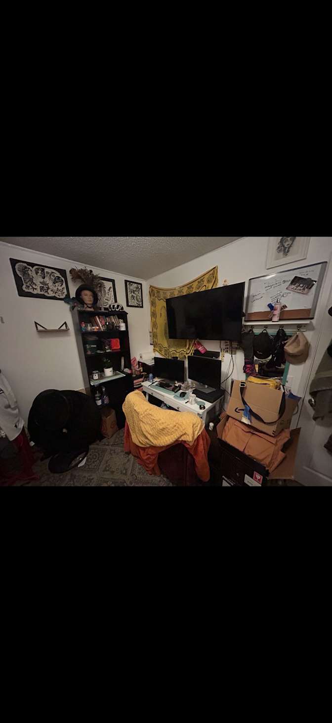 Kenny's room