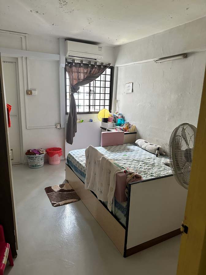 Husen's room