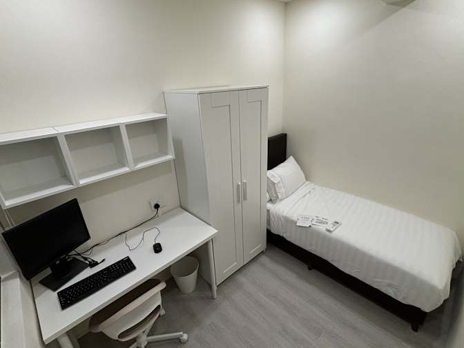 Harry Lee's room