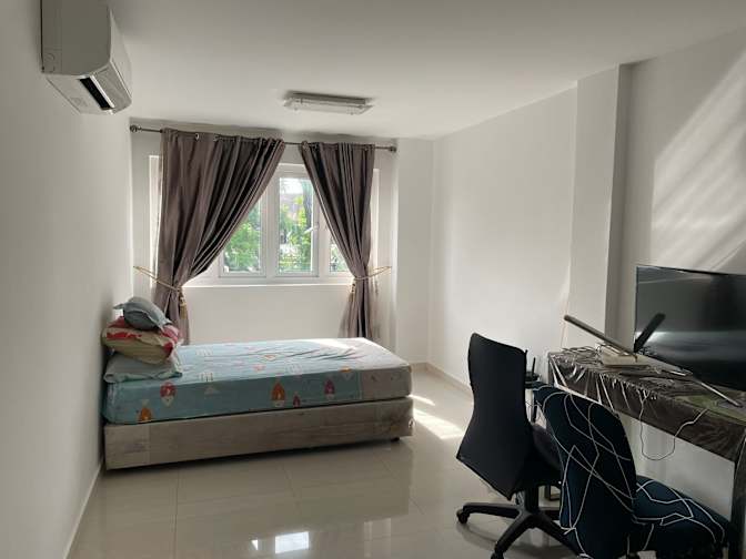 Zfy Ed's room
