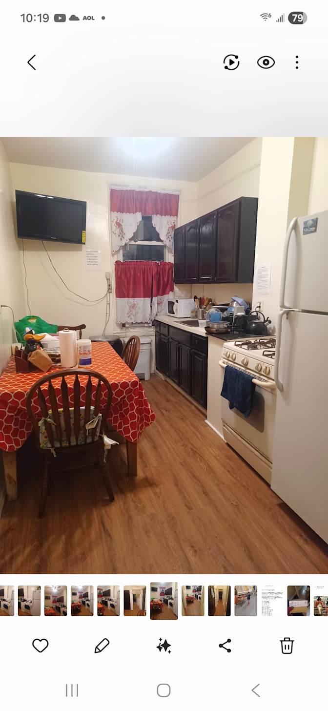 Bleeckerfestivities's room