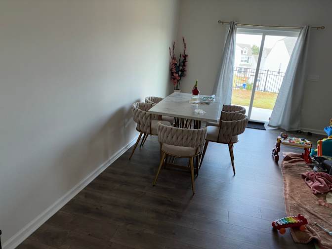 Alcove Rooms's room