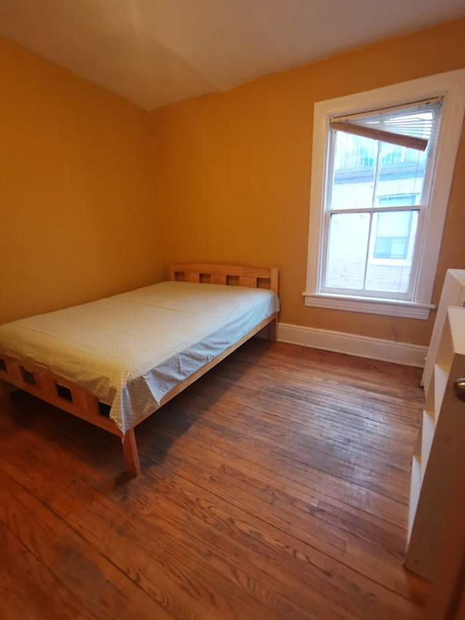 Lolo's room