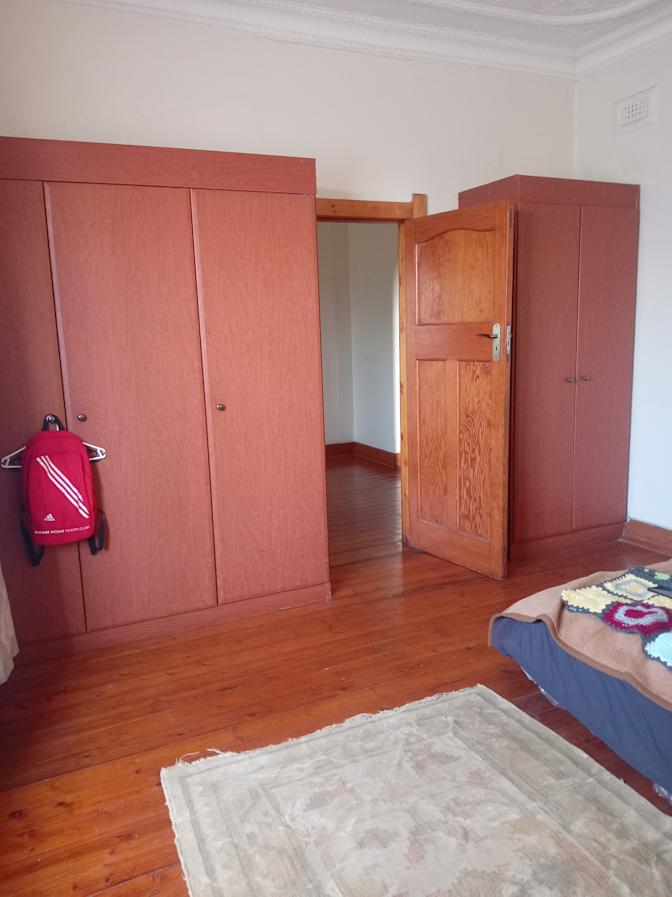 Leno's room