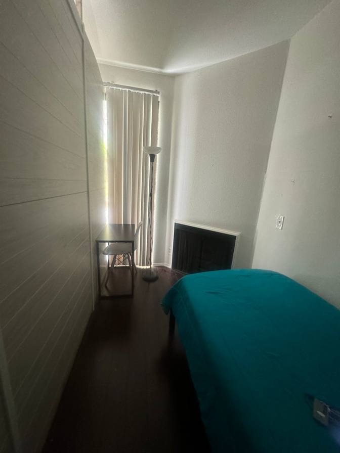 Zahra's room
