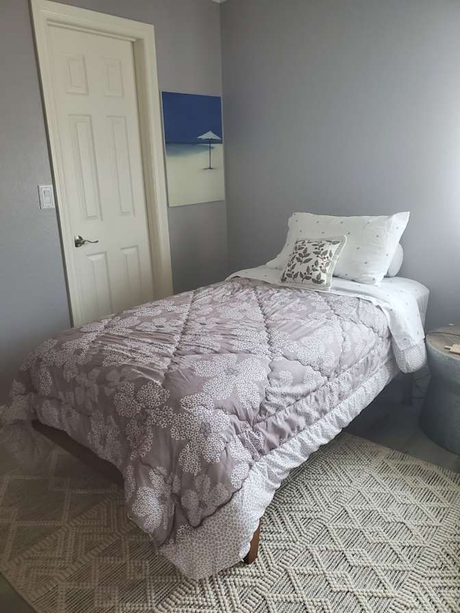 Kyong's room