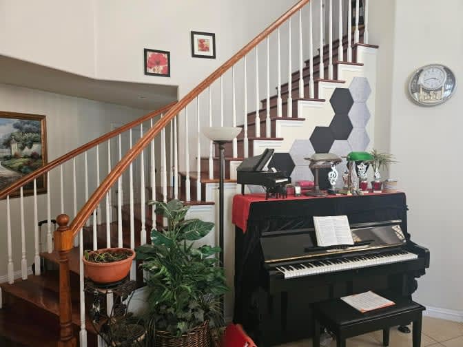 BUTZ RODELAS's room