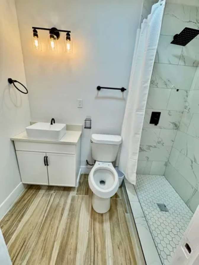 Roommate Needed's room