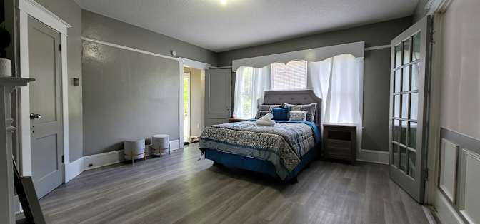 GBU Holdings Group's room